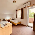 Sommer Panzio Nocleg ze śniadaniem Balatonföldvár