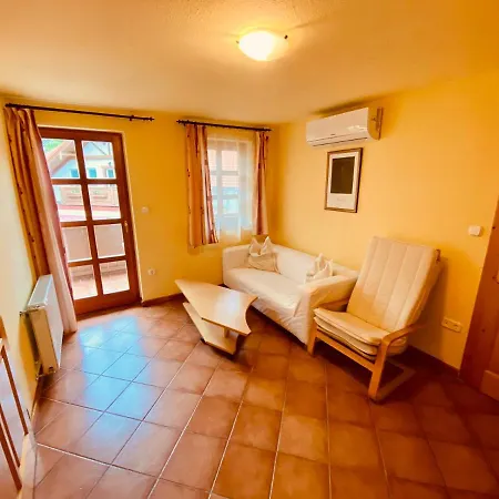 Sommer Panzio Bed & Breakfast Balatonföldvár