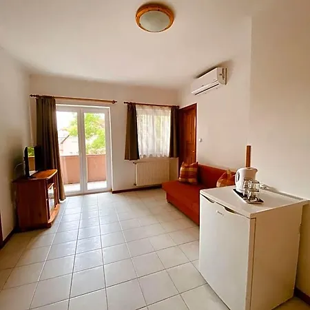 Sommer Panzio Bed & Breakfast Balatonföldvár