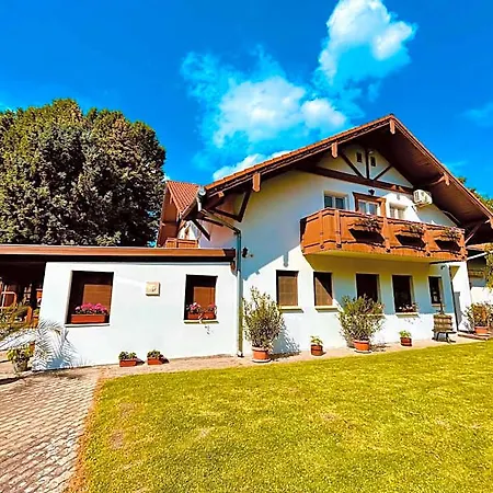 Sommer Panzio Bed & Breakfast 3*